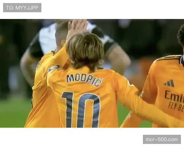 特写：37岁老将莫德里奇替补登场，用一记25米外远射为皇马扳平比分